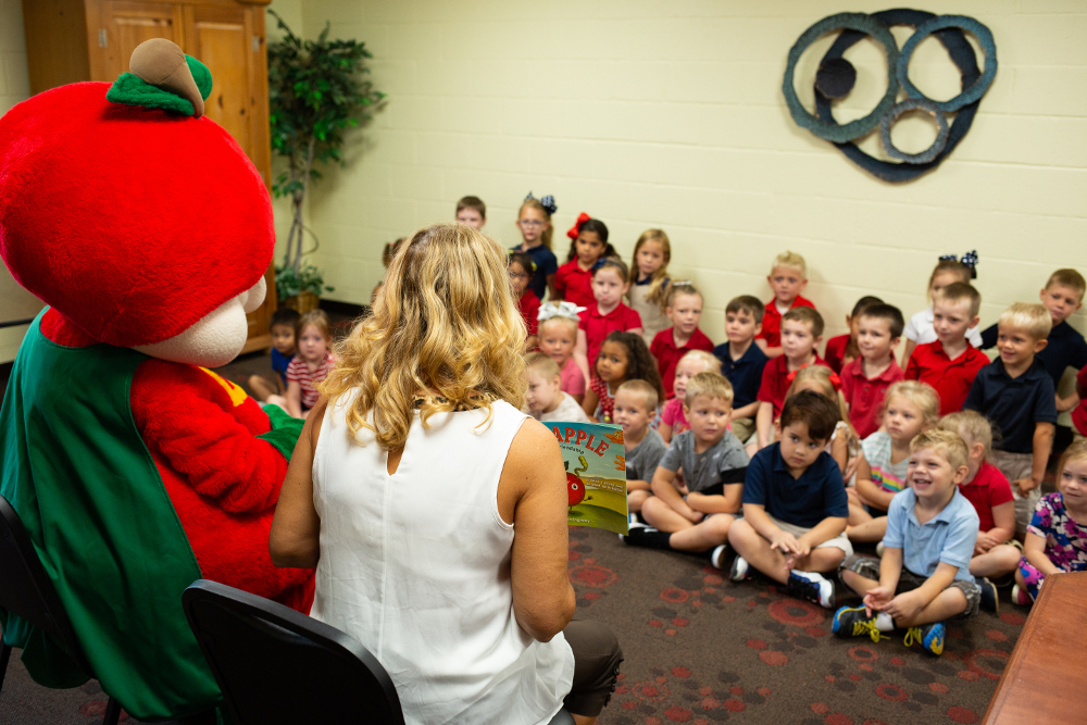 Storytime with Captain Applesauce Murphysboro Apple Festival